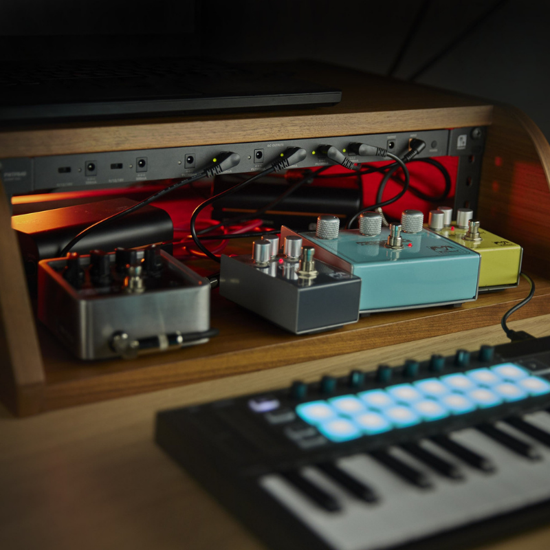 Palmer WT PB 40 RK - Power Supply Unit with 8 Outputs in Action