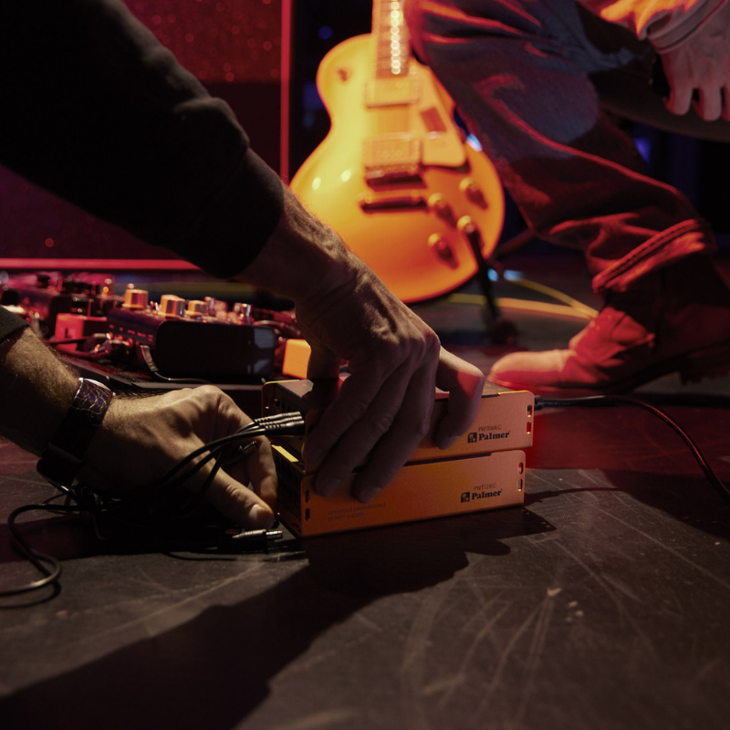Palmer PWT 12 IEC - Universal Pedalboard Power Supply in Action