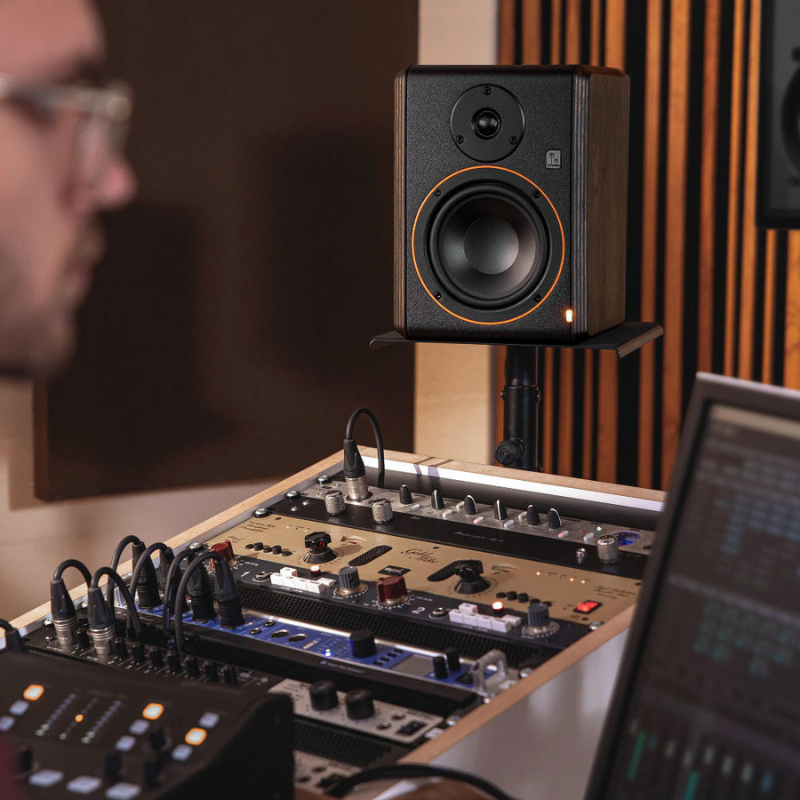 Palmer STUDIOMON 5 - Powered 5" Nearfield Studio Monitor  in Action